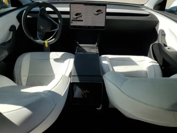 5YJ3E1EA3SF933594 2025 TESLA MODEL 3 - Image 8