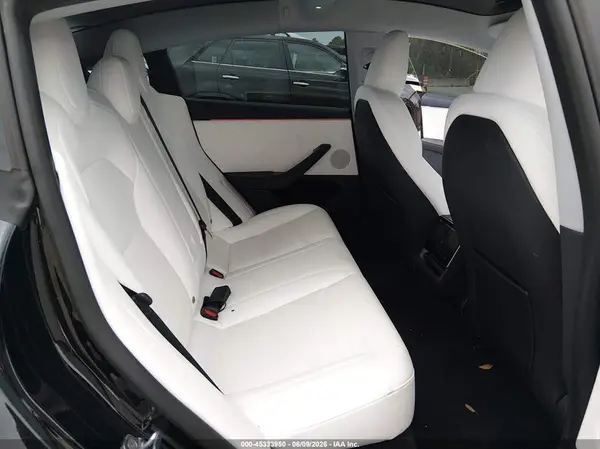 5YJ3E1EA3SF940674 2025 TESLA MODEL 3 - Image 8