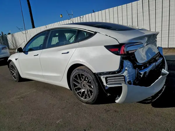 5YJ3E1EA3SF966028 2025 TESLA MODEL 3 - Image 2