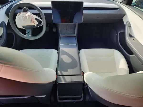 5YJ3E1EA3SF980639 2025 TESLA MODEL 3 - Image 8