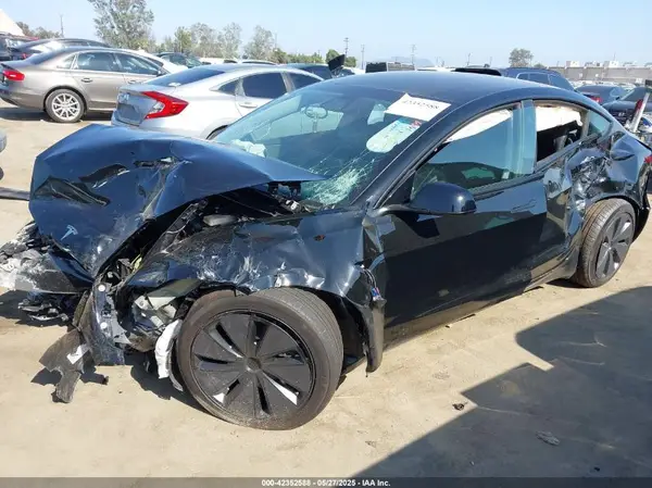 5YJ3E1EA3SF981743 2025 TESLA MODEL 3 - Image 2