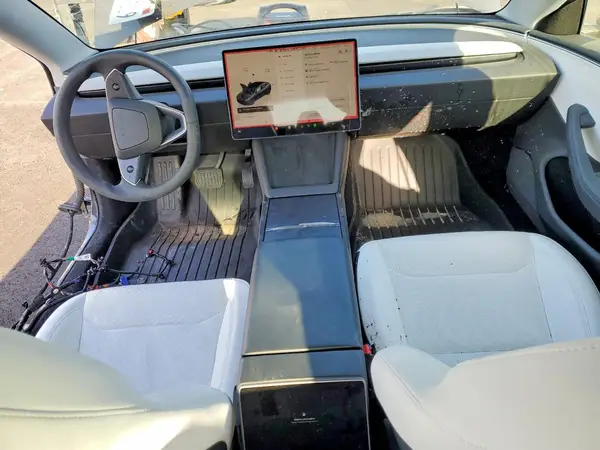 5YJ3E1EA3SF983718 2025 TESLA MODEL 3 - Image 8