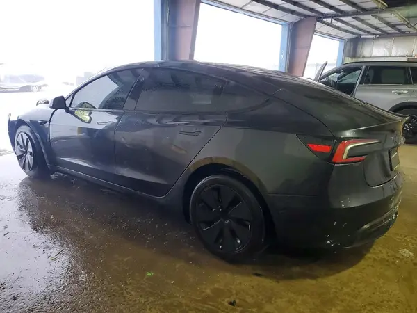 5YJ3E1EA3SF985811 2025 TESLA MODEL 3 - Image 2