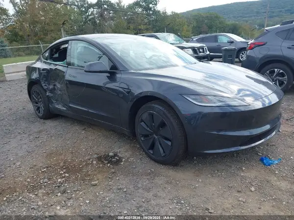 5YJ3E1EA3SF987297 2025 TESLA MODEL 3 - Image 1