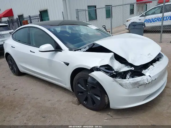 5YJ3E1EA3SF987428 2025 TESLA MODEL 3 - Image 1