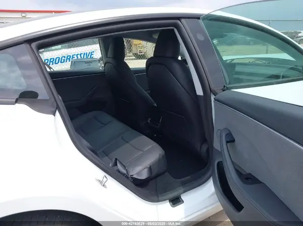 5YJ3E1EA3SF987428 2025 TESLA MODEL 3 - Image 8