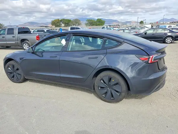 5YJ3E1EA3SF993861 2025 TESLA MODEL 3 - Image 2