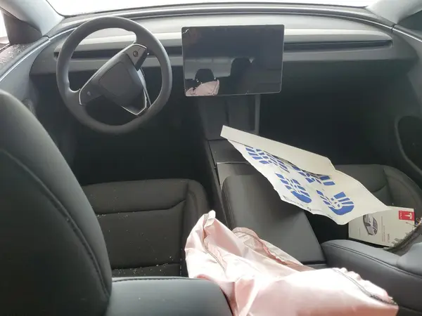 5YJ3E1EA3SF996243 2025 TESLA MODEL 3 - Image 8