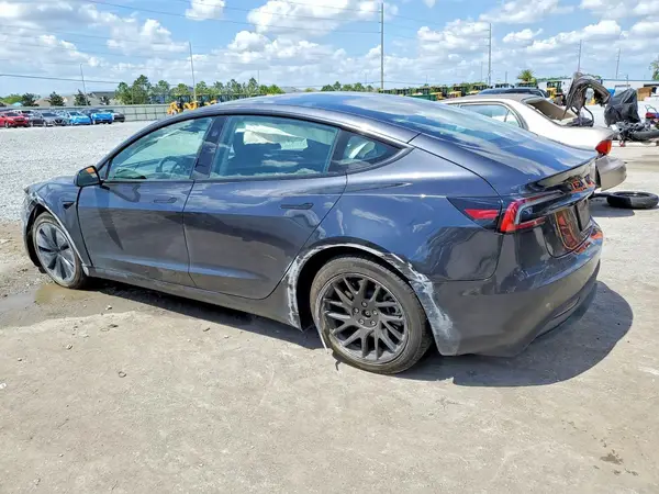 5YJ3E1EA3SF997974 2025 TESLA MODEL 3 - Image 2