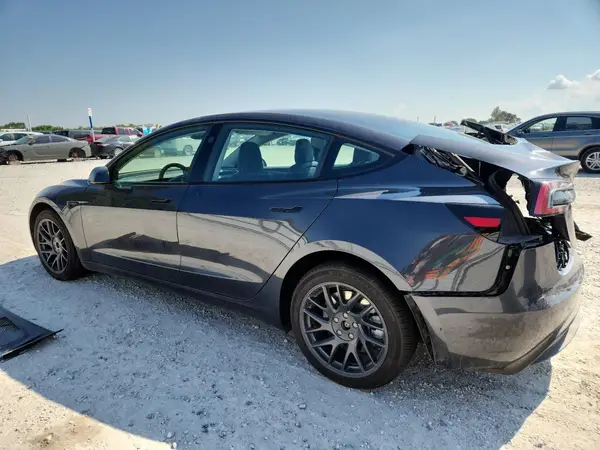 5YJ3E1EA3SF999952 2025 TESLA MODEL 3 - Image 2
