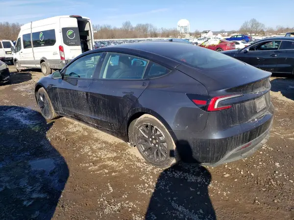 5YJ3E1EA3TF132083 2026 TESLA MODEL 3 - Image 2