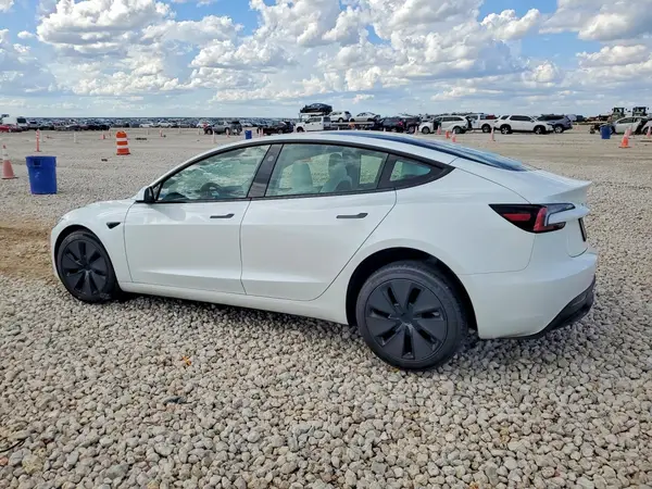 5YJ3E1EA3TF136389 2026 TESLA MODEL 3 - Image 2