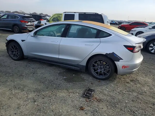 5YJ3E1EA4JF005212 2018 TESLA MODEL 3 - Image 2