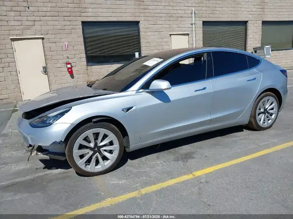 5YJ3E1EA4JF009647 2018 TESLA MODEL 3 - Image 2