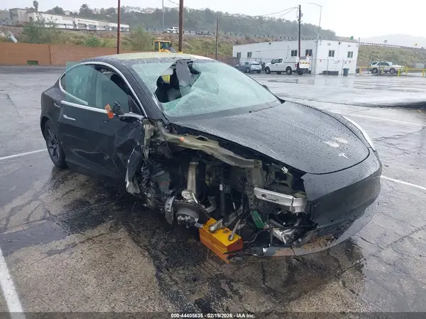 5YJ3E1EA4JF010135 2018 TESLA MODEL 3 - Image 1