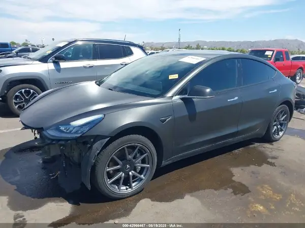 5YJ3E1EA4JF021040 2018 TESLA MODEL 3 - Image 2