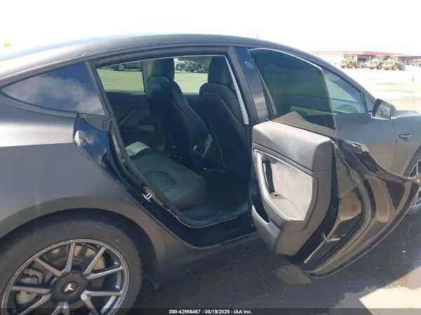 5YJ3E1EA4JF021040 2018 TESLA MODEL 3 - Image 8