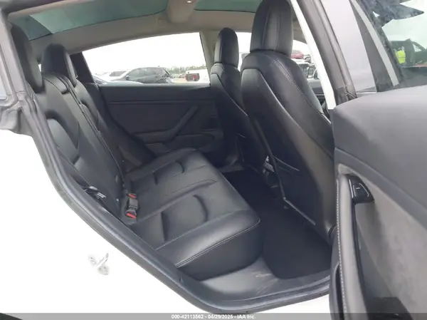 5YJ3E1EA4JF035990 2018 TESLA MODEL 3 - Image 8
