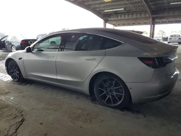 5YJ3E1EA4JF043975 2018 TESLA MODEL 3 - Image 2