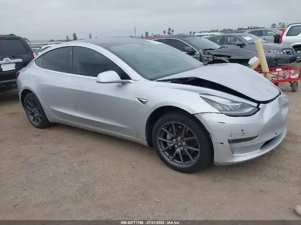 5YJ3E1EA4JF043989 2018 TESLA MODEL 3 - Image 1