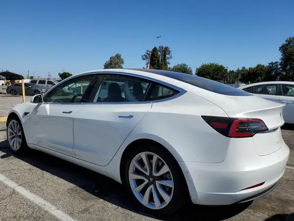 5YJ3E1EA4JF052997 2018 TESLA MODEL 3 - Image 2