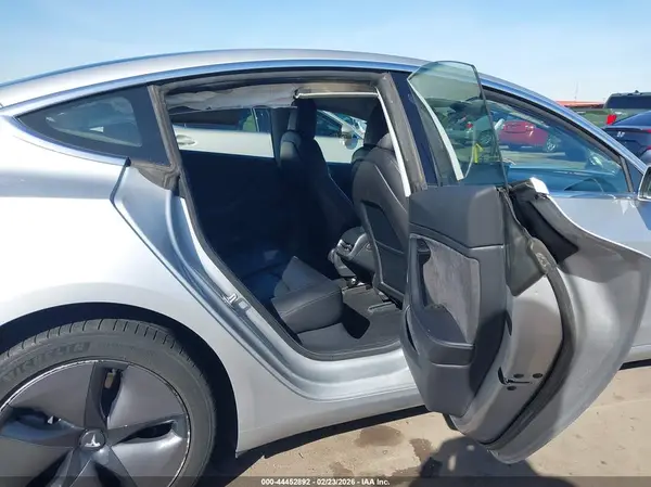 5YJ3E1EA4JF060792 2018 TESLA MODEL 3 - Image 8