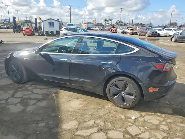 5YJ3E1EA4JF070125 2018 TESLA MODEL 3 - Image 2