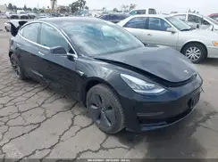 5YJ3E1EA4JF070268 2018 TESLA MODEL 3