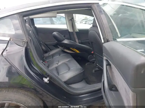 5YJ3E1EA4JF070268 2018 TESLA MODEL 3 - Image 8