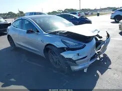5YJ3E1EA4JF077382 2018 TESLA MODEL 3