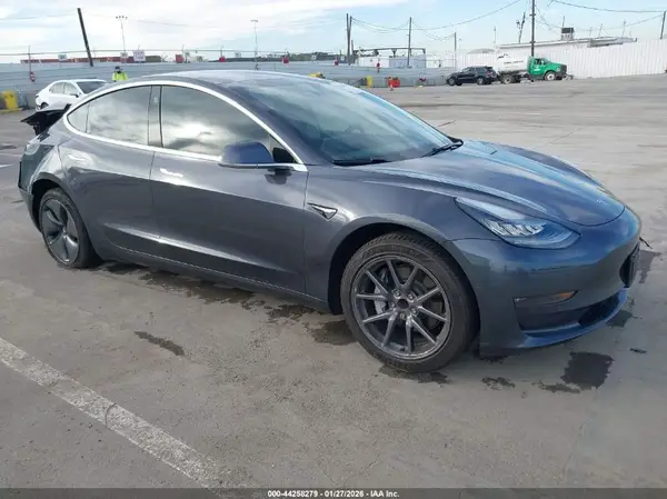 5YJ3E1EA4JF123891 2018 TESLA MODEL 3 - Image 1