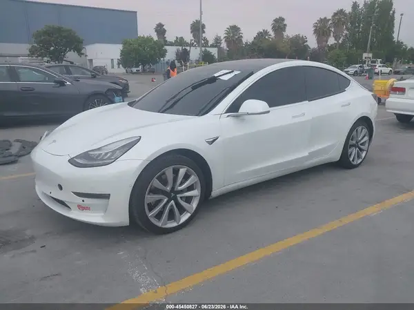 5YJ3E1EA4JF164585 2018 TESLA MODEL 3 - Image 2