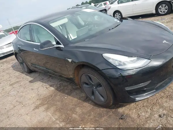 5YJ3E1EA4KF323557 2019 TESLA MODEL 3 - Image 1