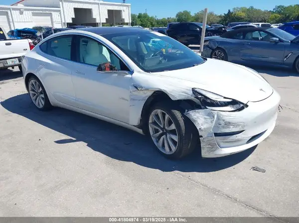 5YJ3E1EA4KF323767 2019 TESLA MODEL 3 - Image 1