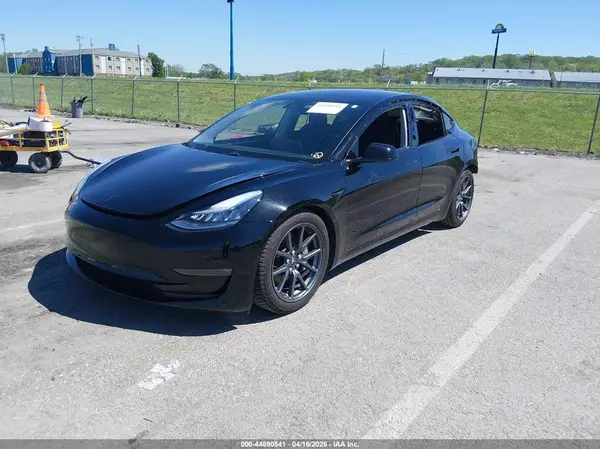 5YJ3E1EA4KF395116 2019 TESLA MODEL 3 - Image 2