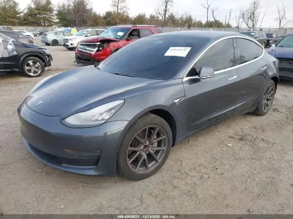 5YJ3E1EA4KF400105 2019 TESLA MODEL 3 - Image 2