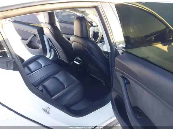 5YJ3E1EA4KF402503 2019 TESLA MODEL 3 - Image 8