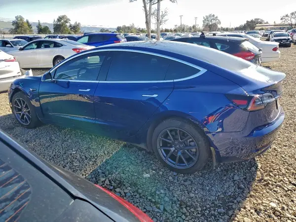 5YJ3E1EA4KF436070 2019 TESLA MODEL 3 - Image 2