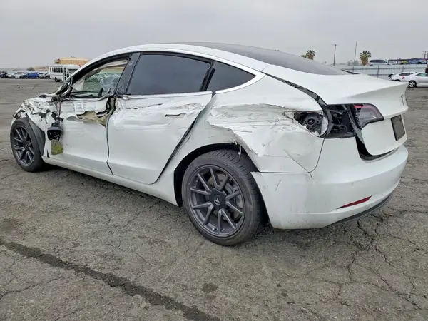 5YJ3E1EA4LF590425 2020 TESLA MODEL 3 - Image 2