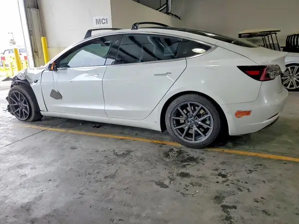 5YJ3E1EA4LF631569 2020 TESLA MODEL 3 - Image 2