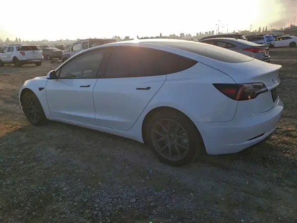 5YJ3E1EA4MF073210 2021 TESLA MODEL 3 - Image 2