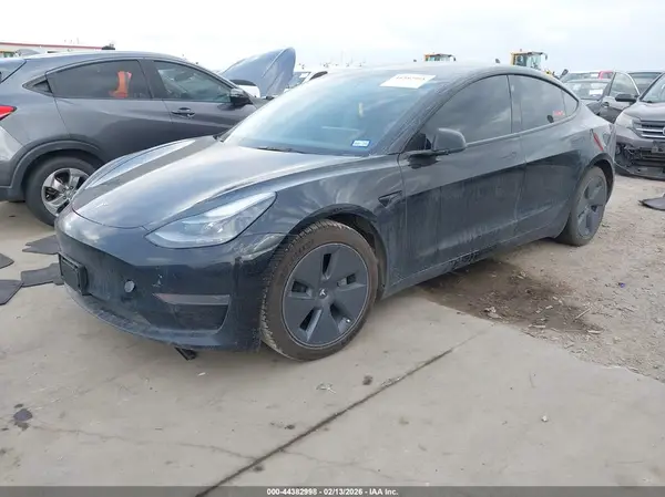 5YJ3E1EA4MF143711 2021 TESLA MODEL 3 - Image 2