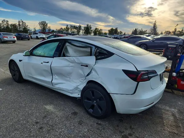 5YJ3E1EA4MF873960 2021 TESLA MODEL 3 - Image 2