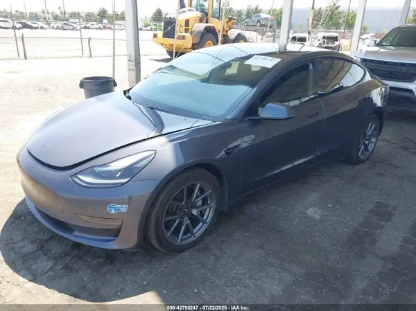 5YJ3E1EA4MF940105 2021 TESLA MODEL 3 - Image 2