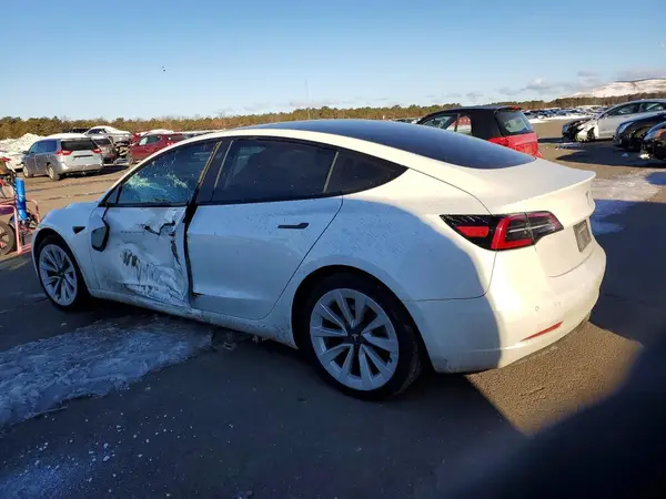 5YJ3E1EA4NF129082 2022 TESLA MODEL 3 - Image 2
