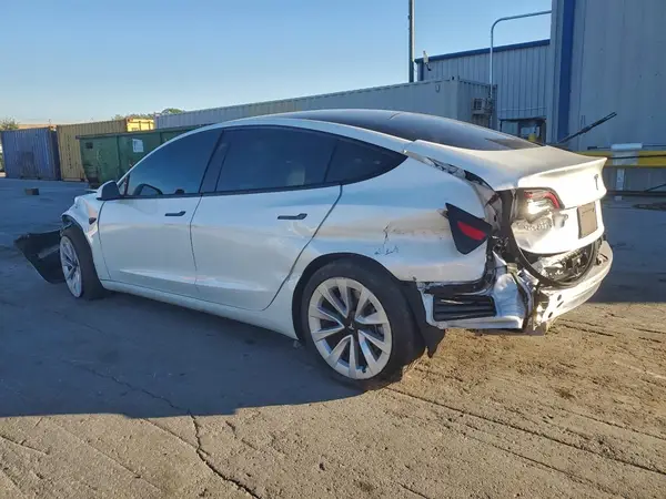 5YJ3E1EA4NF156170 2022 TESLA MODEL 3 - Image 2