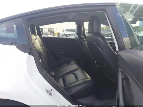 5YJ3E1EA4NF157593 2022 TESLA MODEL 3 - Image 8