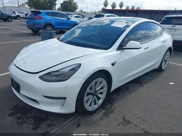 5YJ3E1EA4NF185216 2022 TESLA MODEL 3 - Image 2