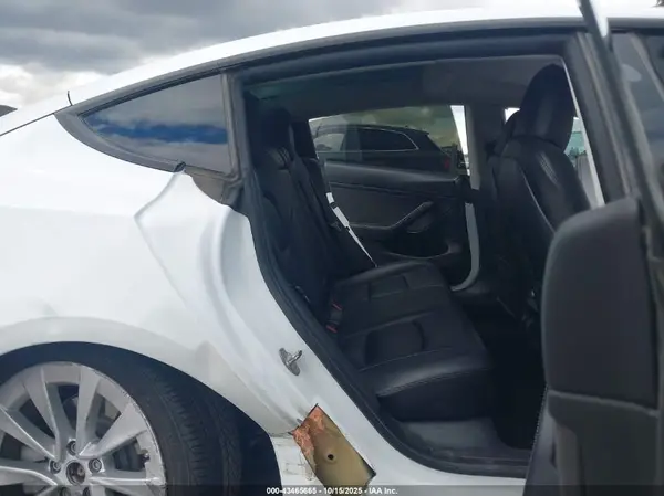 5YJ3E1EA4NF185216 2022 TESLA MODEL 3 - Image 8