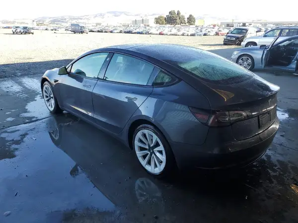 5YJ3E1EA4NF186379 2022 TESLA MODEL 3 - Image 2